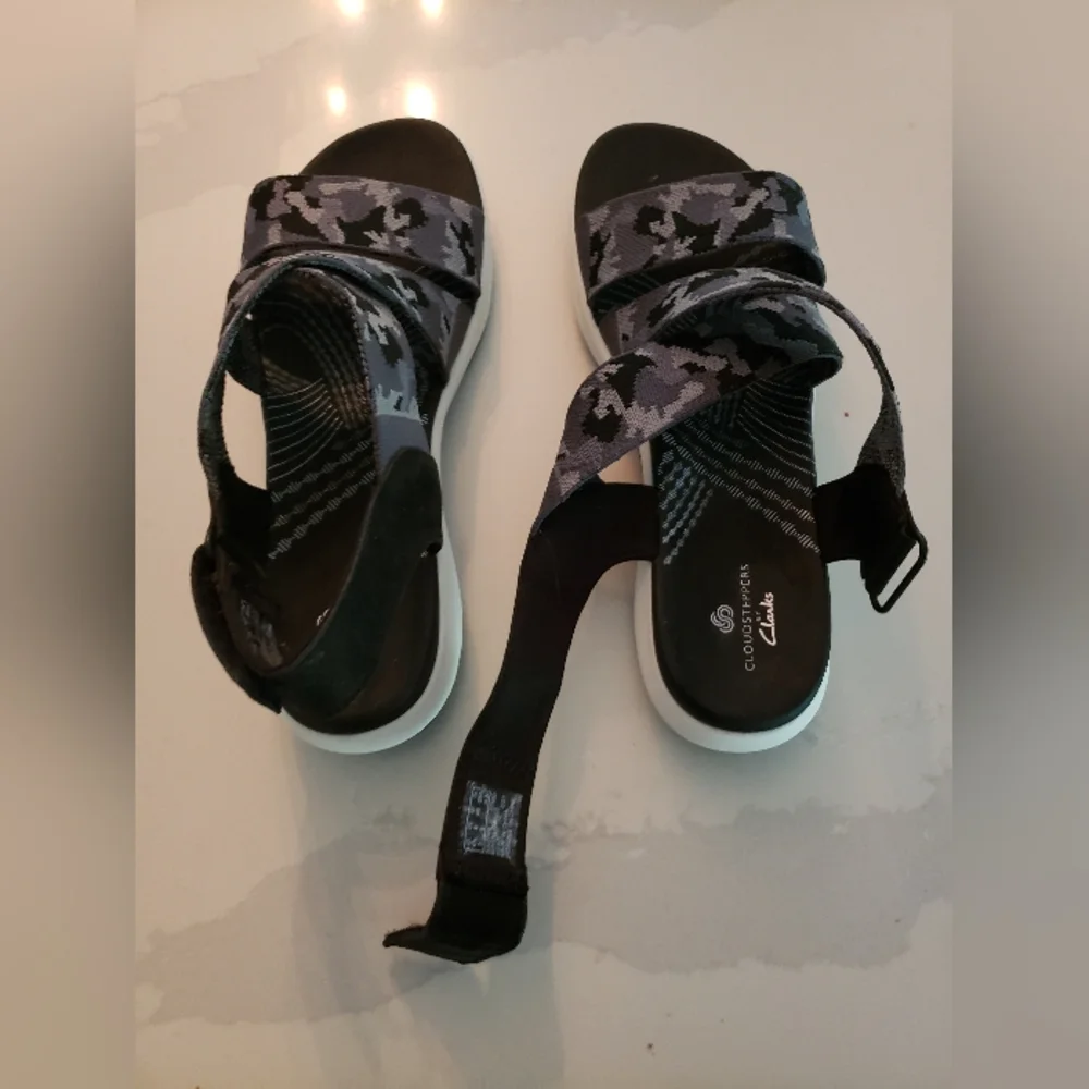 Clarks Cloudsteppers Sandals, Size 9m, not used, Camo Straps - Picture 7 of 11